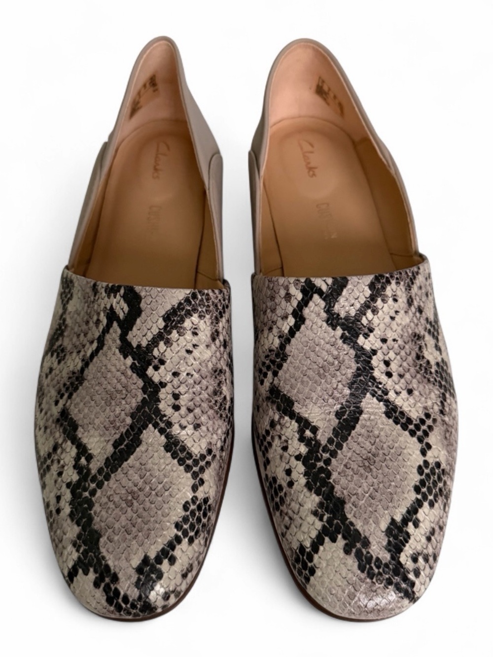 NWOT Clarks Grey Snake Python Gris Slip-On Loafers Sz 9 + Free Gift